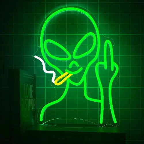 Néon LED Alien en vert représentant un extraterrestre, parfait pour une décoration intérieure moderne - Pixel Deco