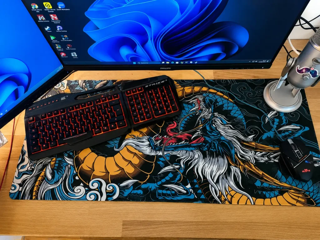 Setup PC gamer avec tapis de souris XXL